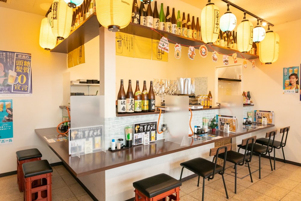 かしわ屋HOCCOの店内