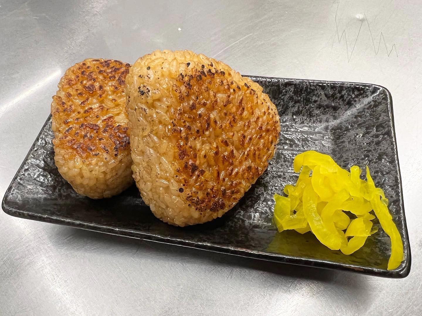 かしわ屋HOCCOの焼きおにぎり